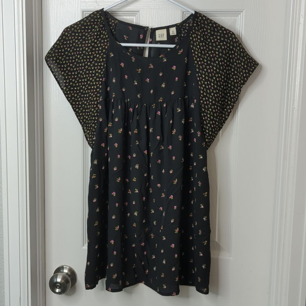 GAP black floral peasant top Size Small Tall